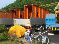 これよりあと1m下がってきたので、テントは横倒し状態だった。