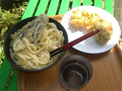 ここのジャガイモ天ぷらが本当においしい。もちろんうどんも一級品!