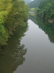 上流へ行くに連れ、どんどん透明度の増す四万十川。さすが、日本三大清流!