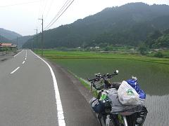四万十川の中流〜上流は、のどかな田園風景が続いた。…このあと「クソ坂」が現れるのである。