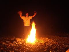 焼酎を飲んでいい感じに出来上がってきた☆踊りだしたくなって、「Fire〜!Fire〜!」と叫びながら踊る変人。(^m^)/