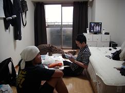広島へ来たばかりの高校時代の親友に会えた!めちゃくちゃ快適な、いい部屋でお世話になった♪(^^)b