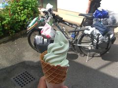 塩キャラメルみたいな感じで、確かに塩の味がする。おいしかった♪
